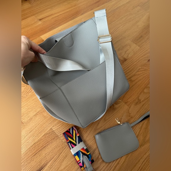 Convertible pebbled bucket bag - Picture 5 of 10